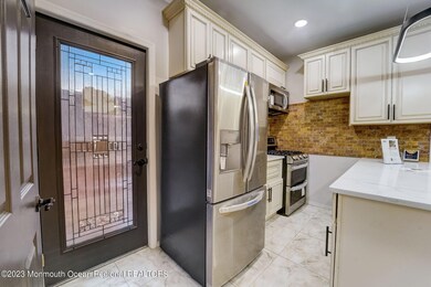 10-web-or-mls-Delawanna Ave -008