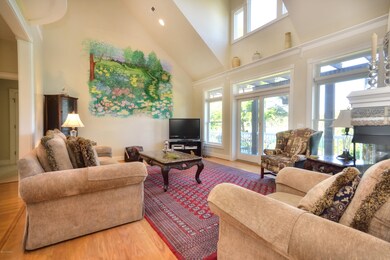 3533 Sanderling Dr SE-print-006-10-Livin