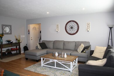 7804 Cecilia Way, Louisville, KY 40219 - photo 2