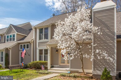 10053 Beacon Pond Ln, Burke, VA 22015 - photo 4