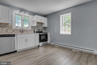 526 Calco Ave, Reading, PA 19608 - photo 7