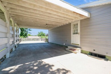 3316 Sue Ln NW, Cedar Rapids, IA 52405 - photo 2