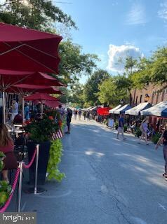 1316 Chetworth Ct, Alexandria, VA 22314 - photo 4