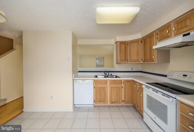 13904 Winding Ridge Ln, Centreville, VA 20121 - photo 7