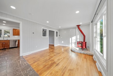 30 Burgess St, Nashua, NH 03064 - photo 5