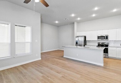 Kitchen with appliances with stainless steel fini