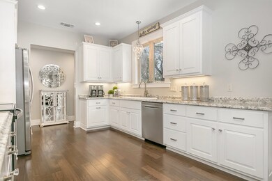 319 W Live Oak St, Fredericksburg, TX 78624 - photo 5