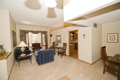 Beautiful large living room, new carpet throughout