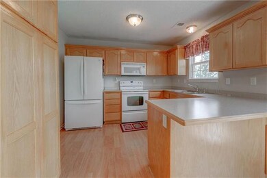 KITCHEN WITH BREAKFAST BAR AREA