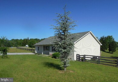 124 Freshwater Dr, Bunker Hill, WV 25413 - photo 3