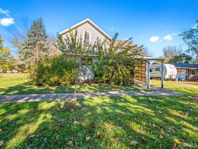 402 W Pleasant St, Churubusco, IN 46723 - photo 2