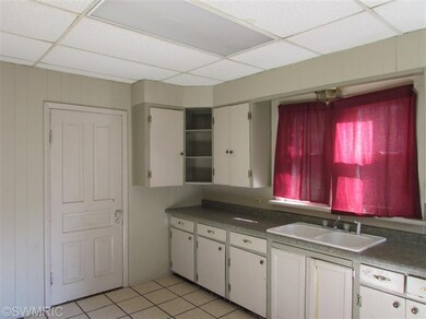 526 Finch St, Adrian, MI 49221 - photo 6