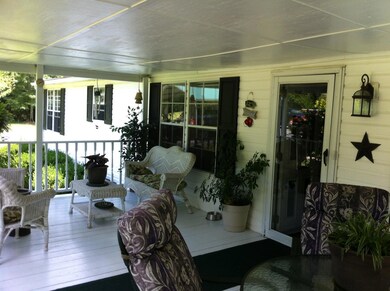 Covered Front Deck/Porch