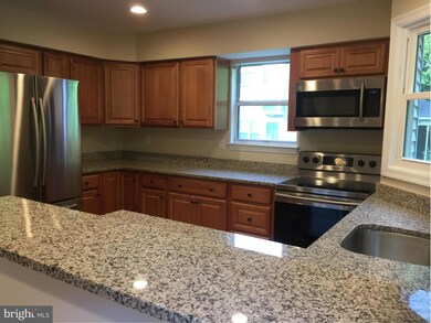 15201 Valley Stream Dr, Woodbridge, VA 22191 - photo 4