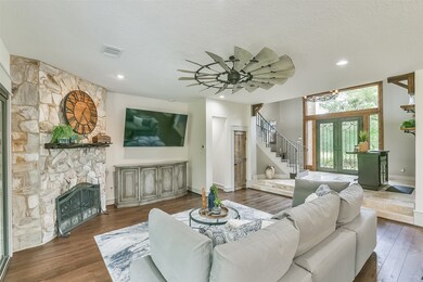 707 Oak Dr, Friendswood, TX 77546 - photo 6