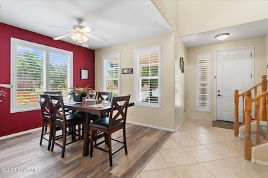 06-Entry to Breakfast Nook