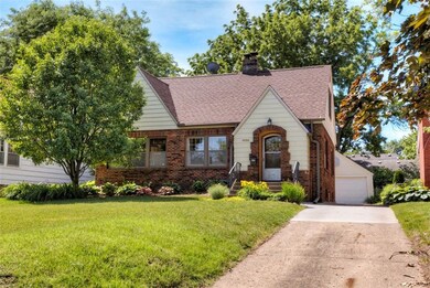 4226 Sheridan Ave, Des Moines, IA 50310 - photo 2