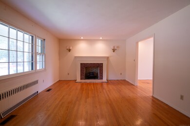 420 Narrow Ln, Orange, CT 06477 - photo 5