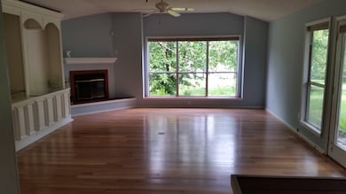 7472 Love Cir, Fort Worth, TX 76135 - photo 3