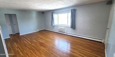 18 B Laurel Pl LRd