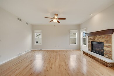 881 Ashworth Dr, Oregon, WI 53575 - photo 6