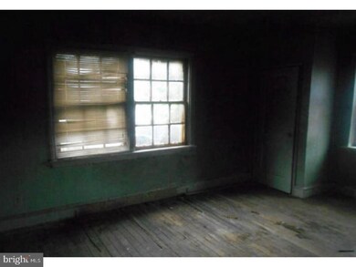 411 Pfeiffer St, Camden, NJ 08105 - photo 2