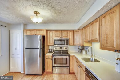 11518 Underoak Ct, Reston, VA 20191 - photo 4