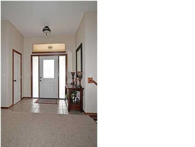 Nice open entry with tiled floor.