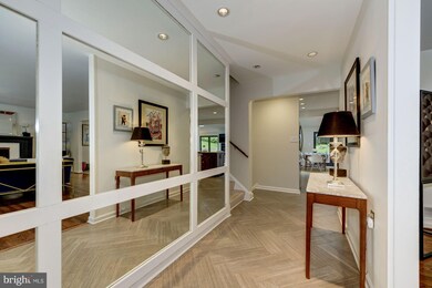 9117 Hamilton Dr, Fairfax, VA 22031 - photo 3