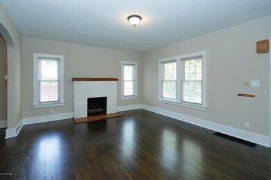1425 Lakeway-104