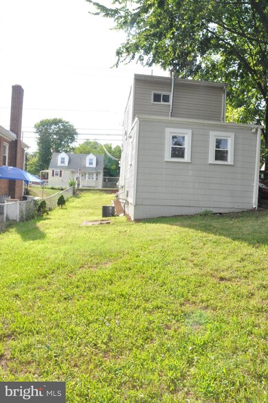 630 Larchmont Ave, Capitol Heights, MD 20743 - photo 2