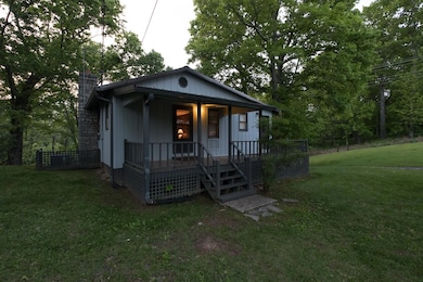 1055 Patton St, Shelbyville, TN 37160 - photo 2