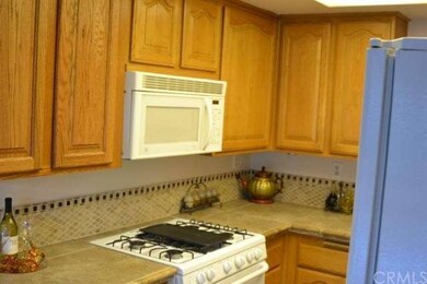 GAS RANGE, MICROWAVE