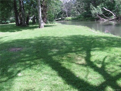Care to kayak or canoe right from your rear yard? 