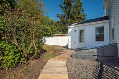 918 Main St, Clinton, MA 01510 - photo 5