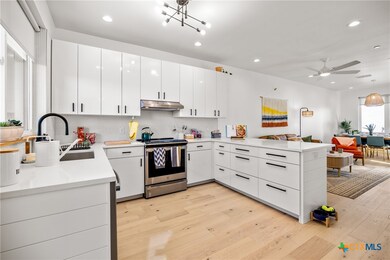 1911 Dutton Dr unit B, San Marcos, TX 78666 - photo 7