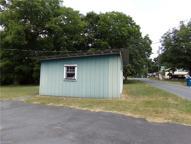 535 Columbia Ave, Ramseur, NC 27316 - photo 4