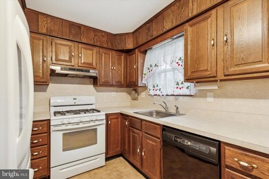 1714 Kendrick Ln, Norristown, PA 19401 - photo 7