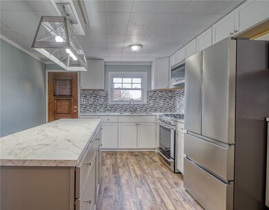 426 Emerson St, Vandergrift, PA 15690 - photo 2