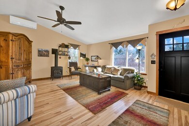 1142 NE Ross Rd, Bend, OR 97701 - photo 5