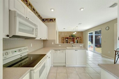 14143 N Cypress Cove Cir, Davie, FL 33325 - photo 6