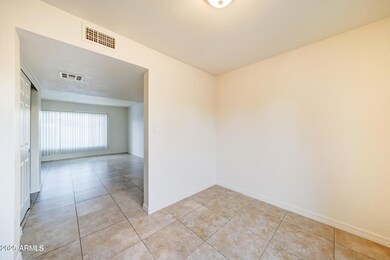 3605 W Bethany Home Rd unit 17, Phoenix, AZ 85019 - photo 6
