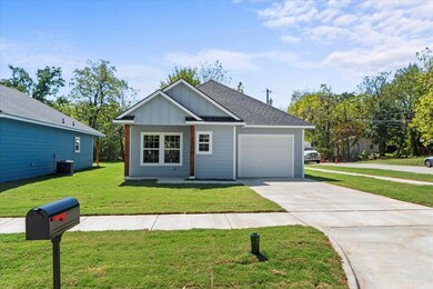 830 W Coffin St, Denison, TX 75020 - photo 3