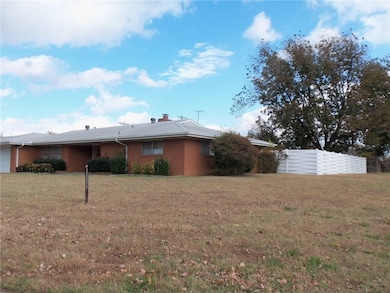 1801 N Minnesota Ave, Shawnee, OK 74804 - photo 2
