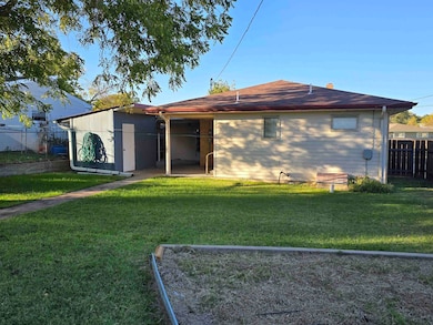 402 W 21st St, Hays, KS 67601 - photo 2