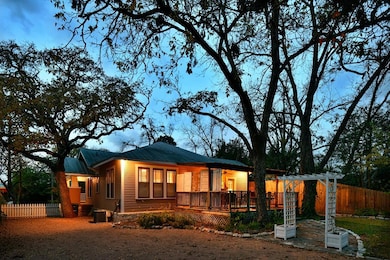 403 N Adams St, Fredericksburg, TX 78624 - photo 5