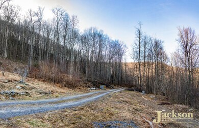 Driveway and views!!
