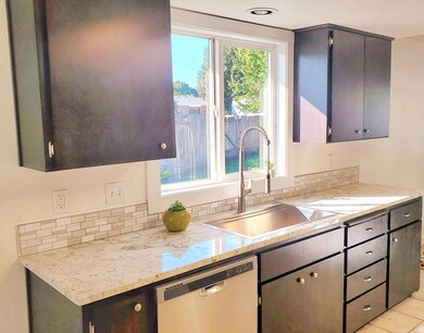 105 Queens Gate Ct, Central Point, OR 97502 - photo 3