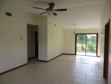 3. Family room / Dining with tile