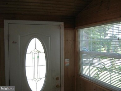 300 Chamberlayne St, Colonial Beach, VA 22443 - photo 2